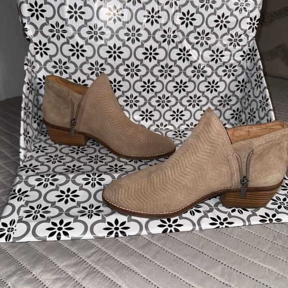 Lucky brand leather suede tan Ankle Boots size 8.5 m. - Picture 2 of 9